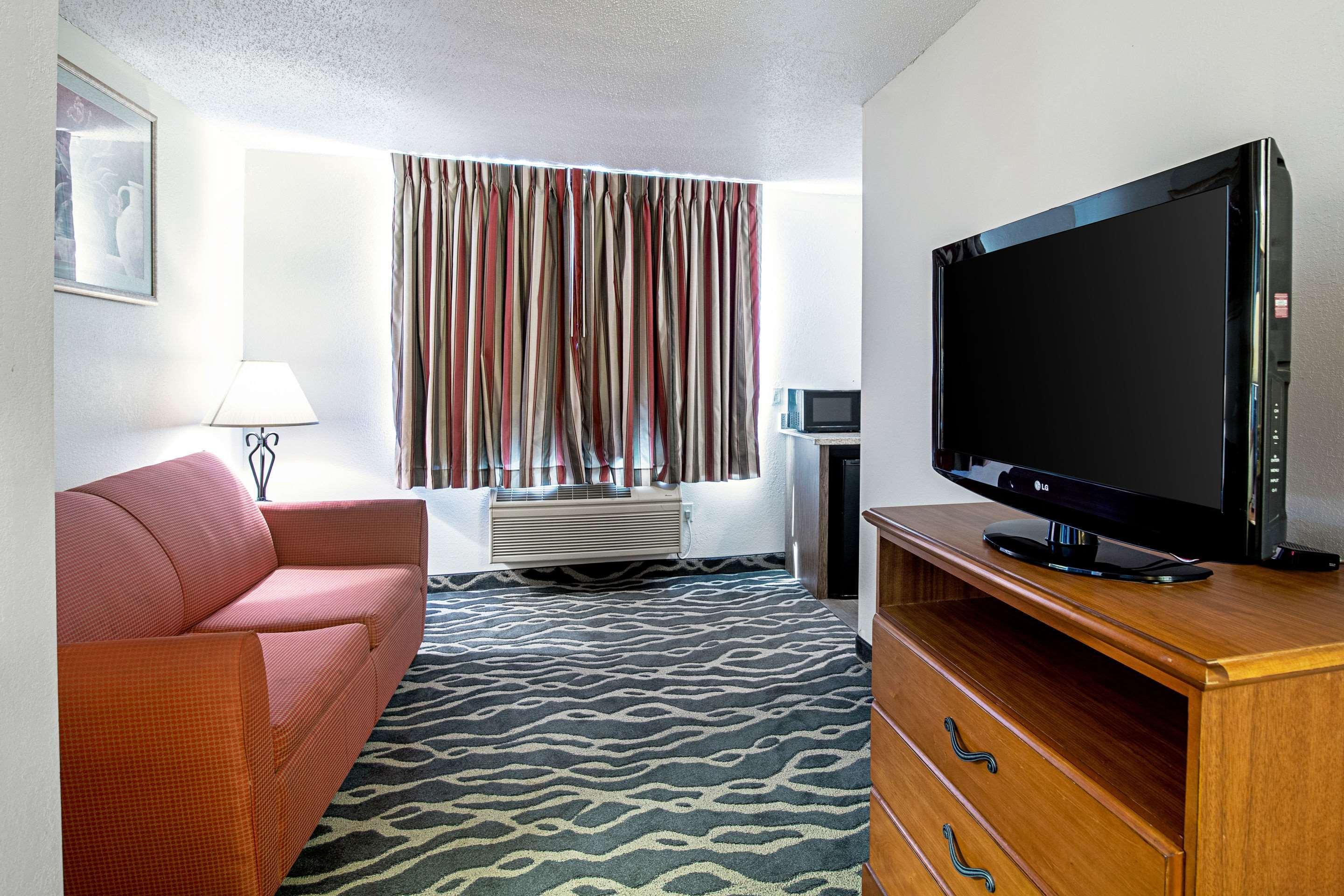 Quality Inn Huron Exterior photo