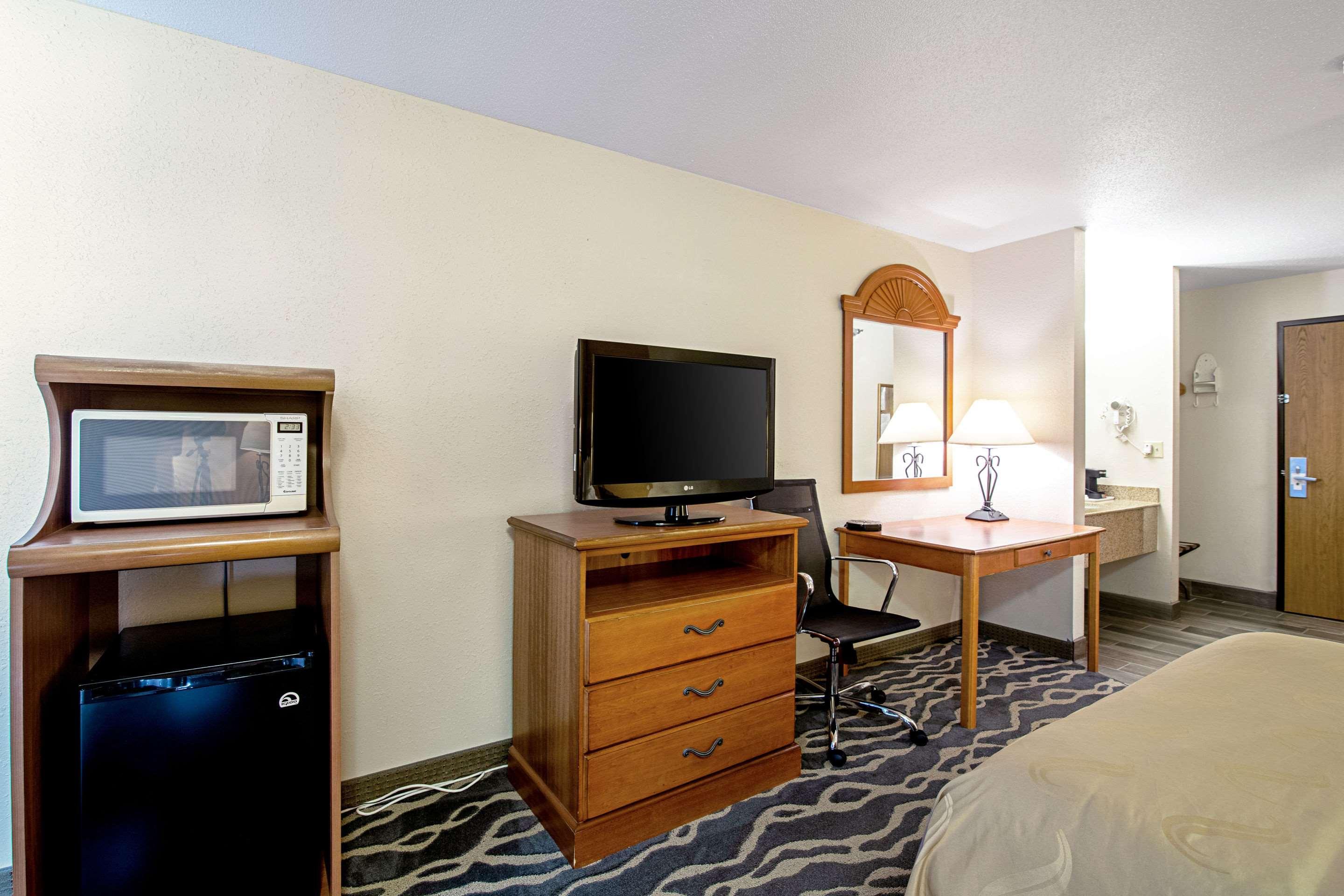 Quality Inn Huron Exterior photo