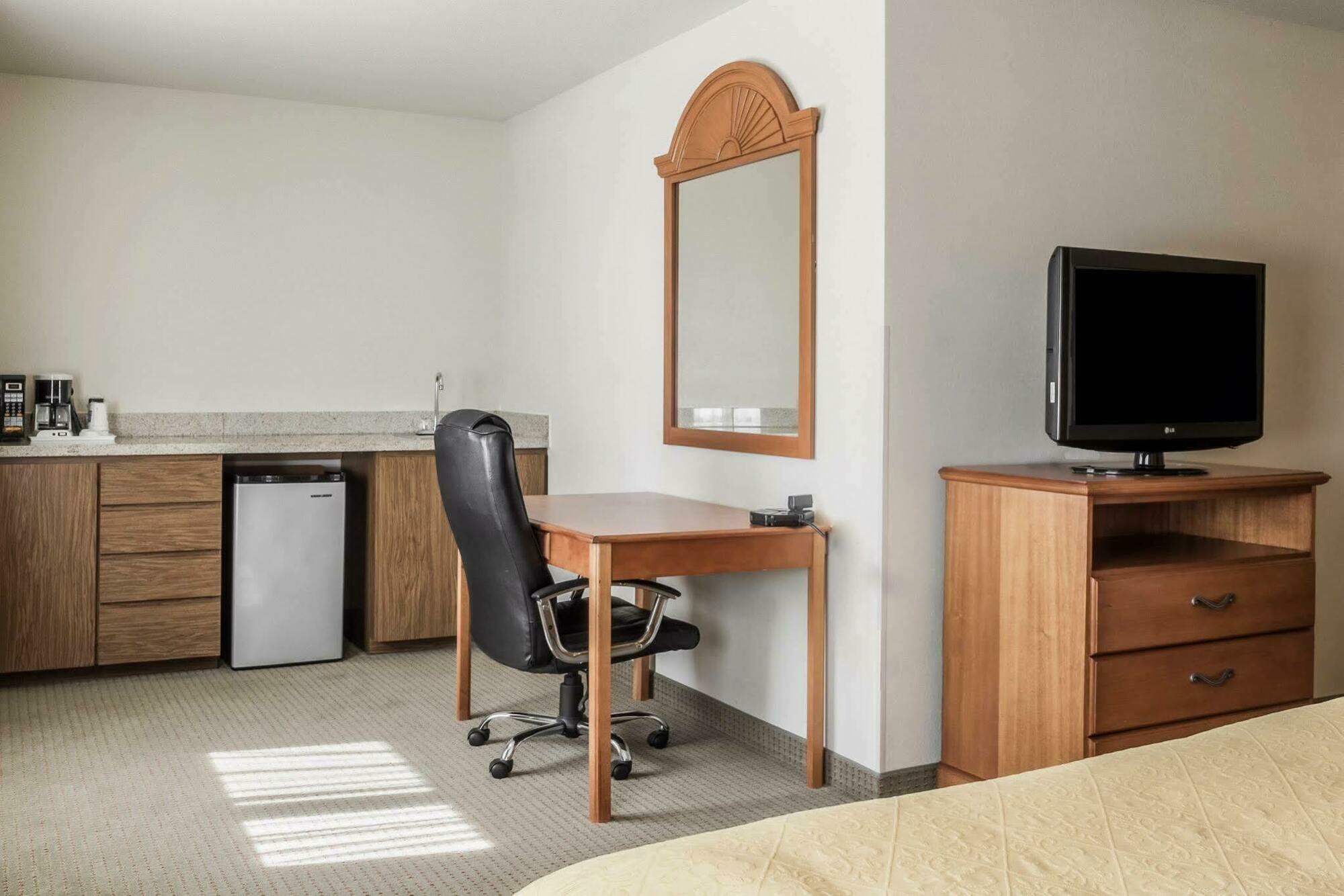 Quality Inn Huron Exterior photo