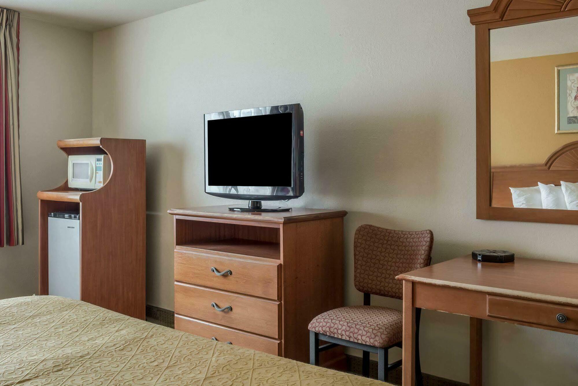 Quality Inn Huron Exterior photo